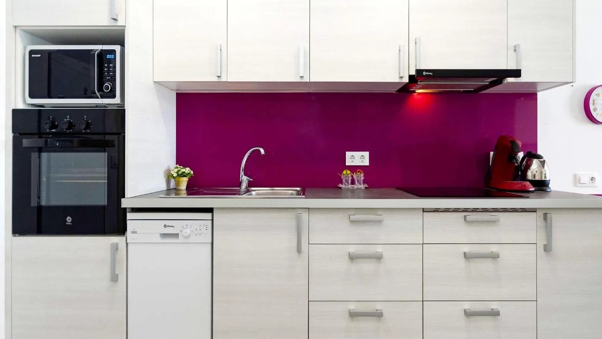 Beautiful 2-Bedroom Apartment For 5 People Roses 0*,  Spain