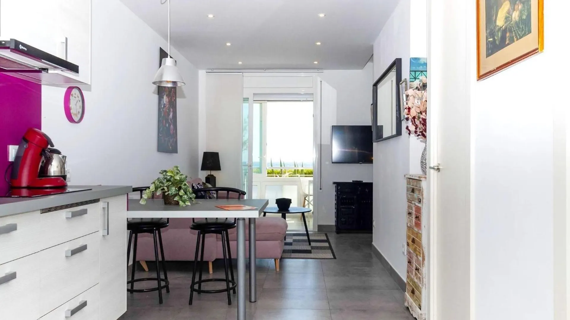 Beautiful 2-Bedroom Apartment For 5 People Roses Spain