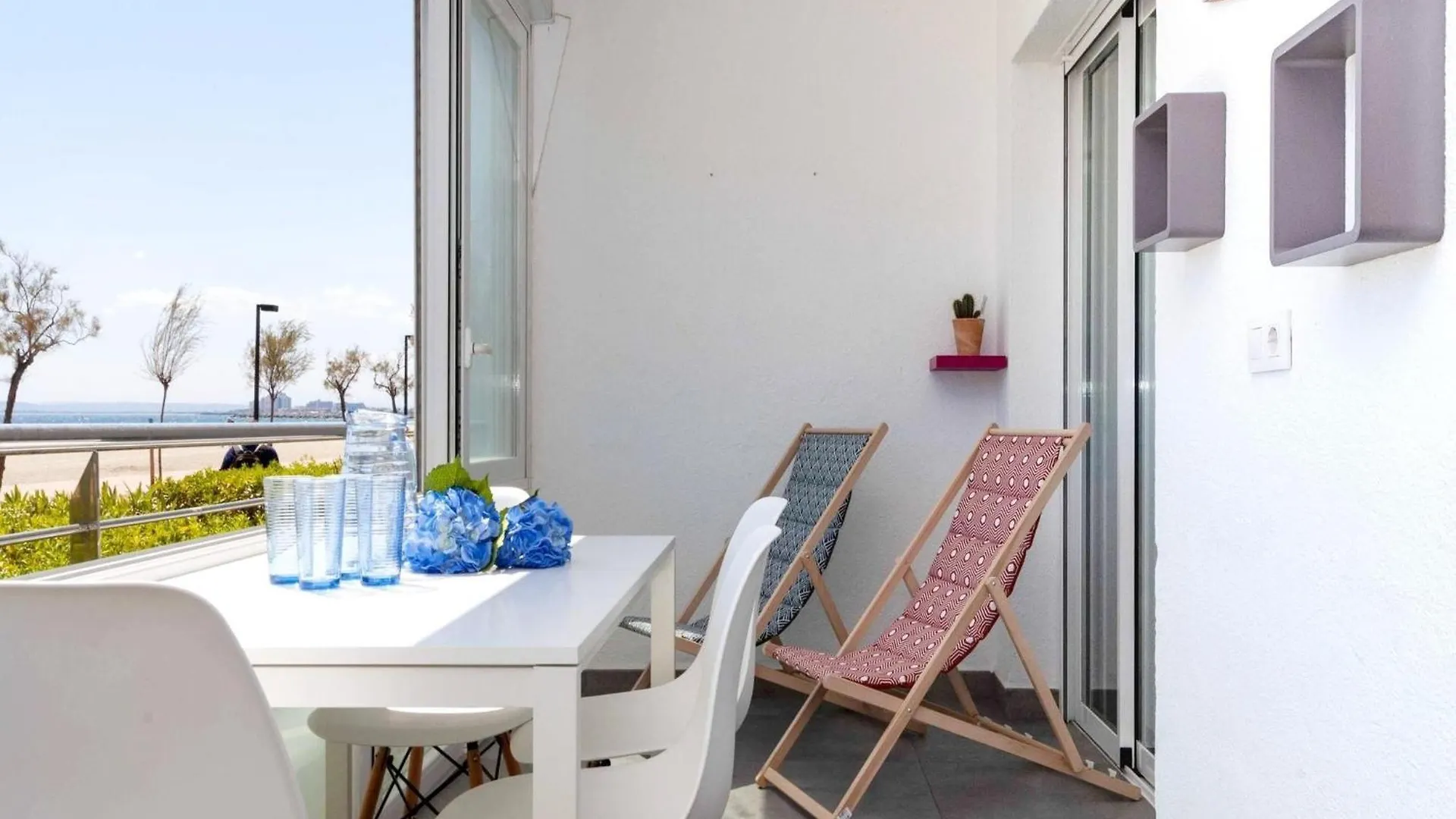 Beautiful 2-Bedroom Apartment For 5 People Roses
