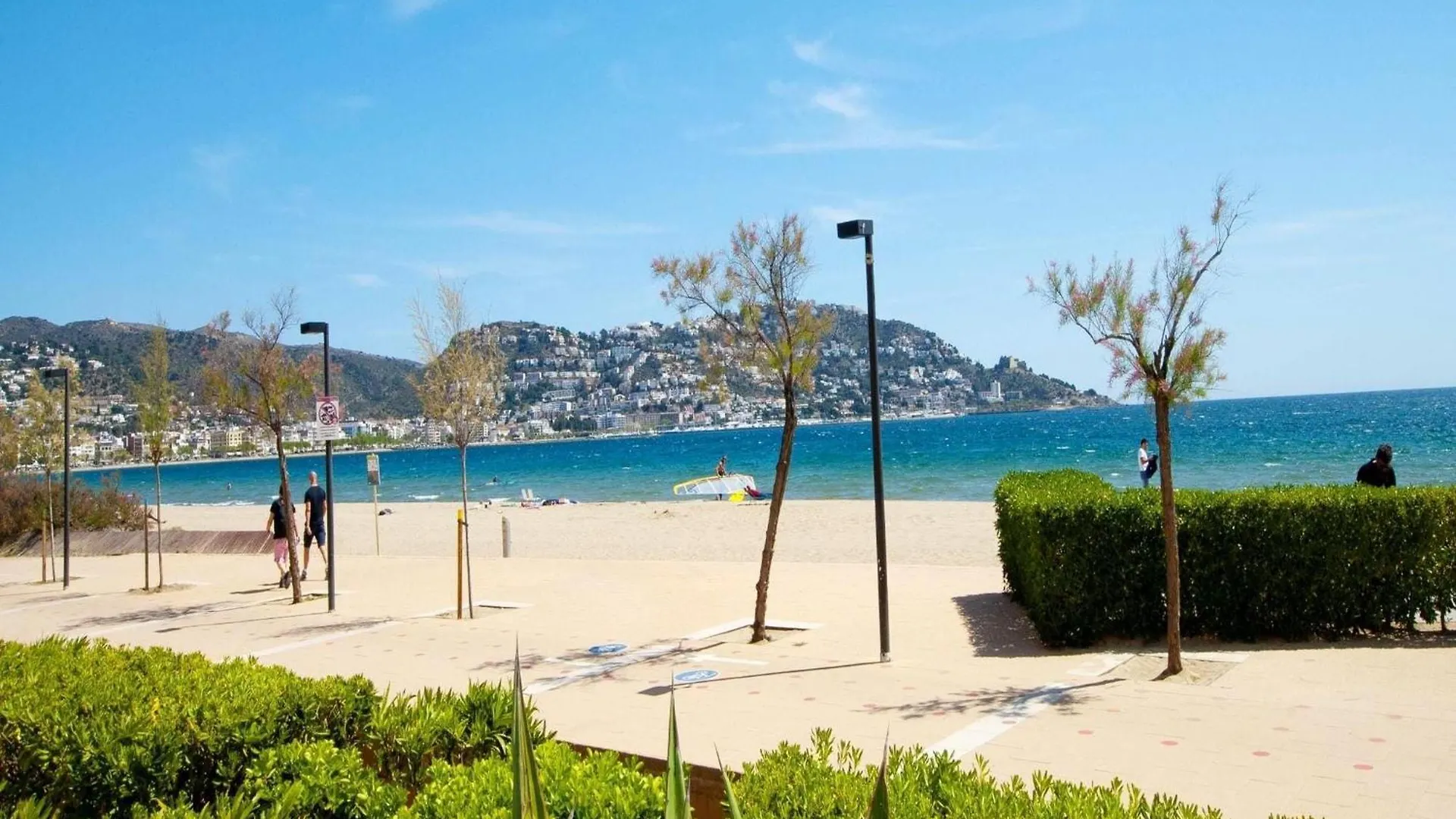 Beautiful 2-Bedroom Apartment For 5 People Roses 0*,  Spain